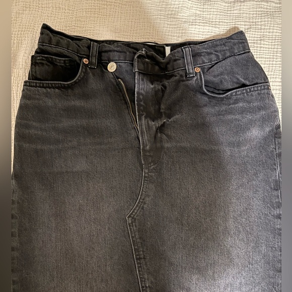 Reformation Nila denim maxi skirt in size 27. Never worn. Excellent condition. - Picture 3 of 5